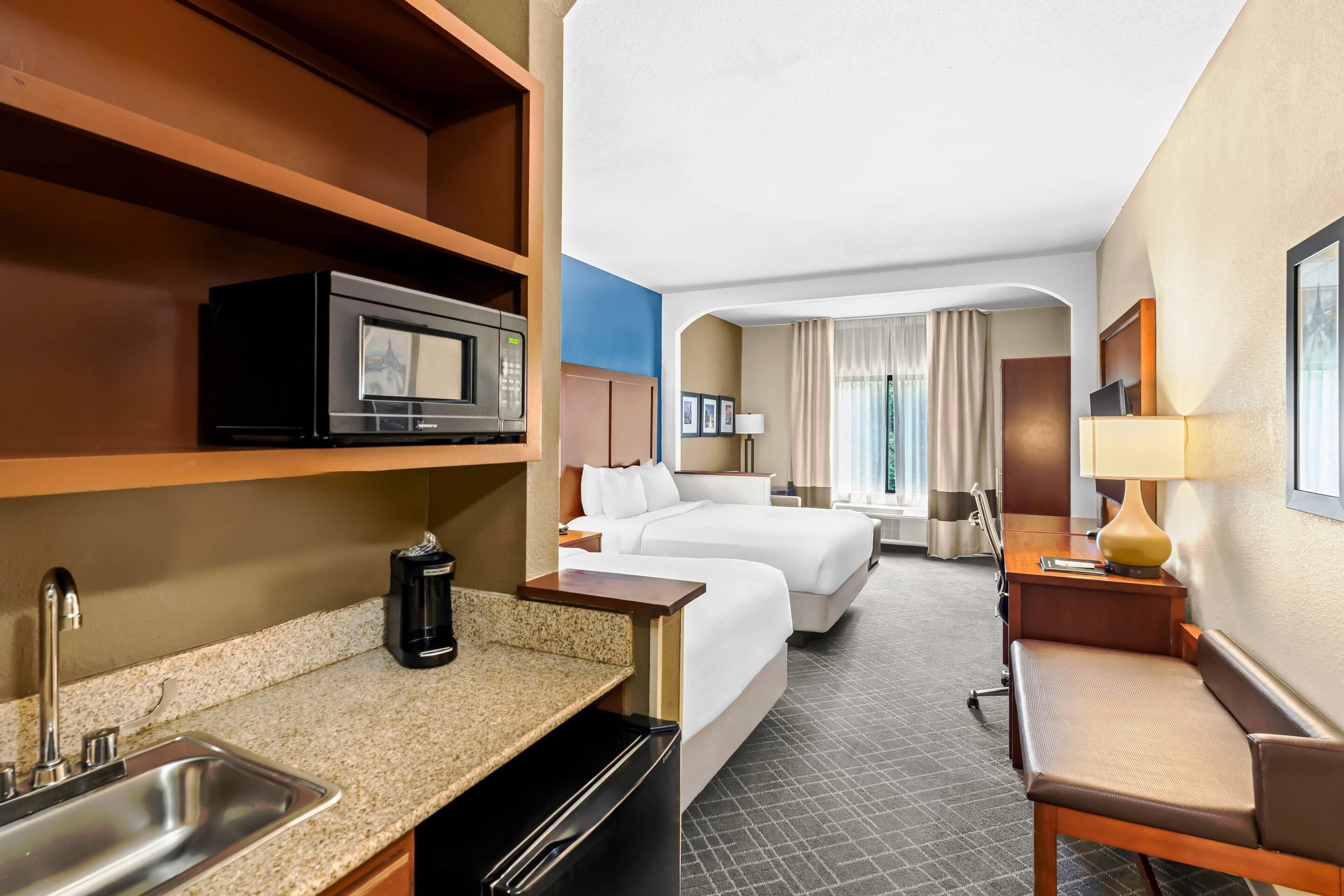 suite, non smoking | premium bedding, pillow-top beds, desk, iron/ironing board