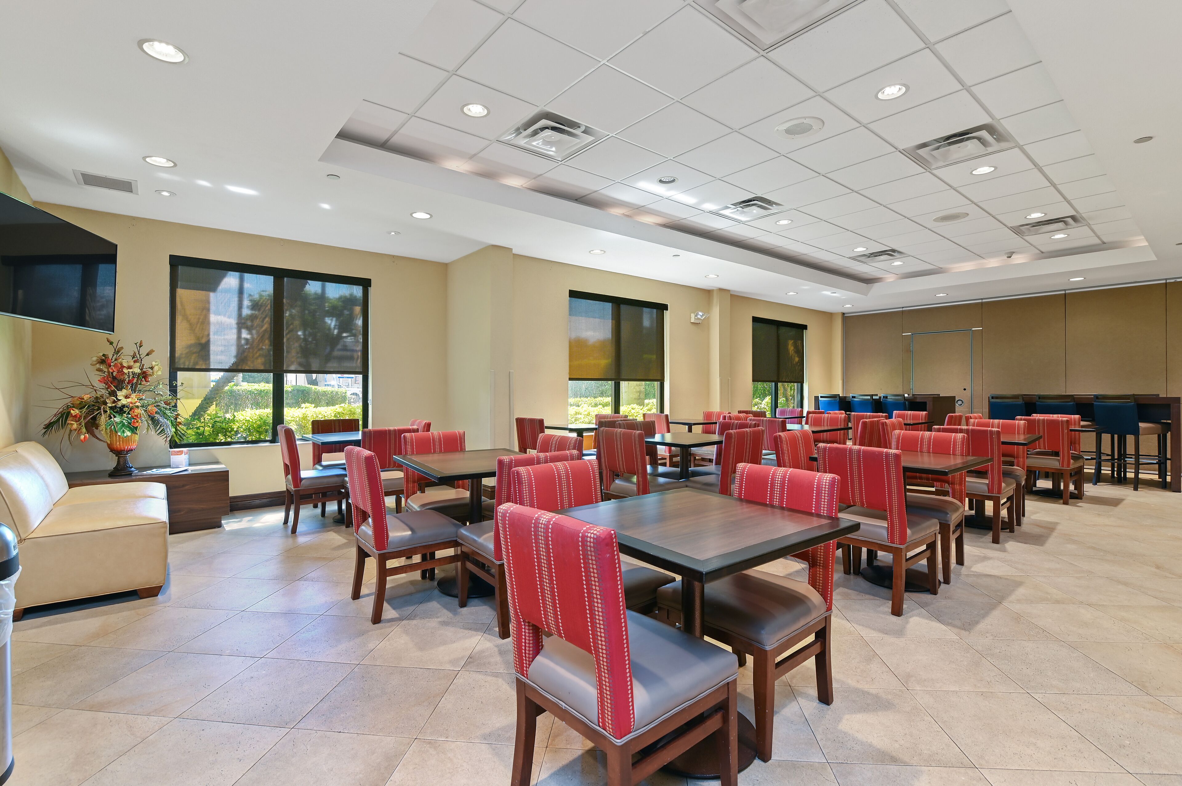 Free daily continental breakfast