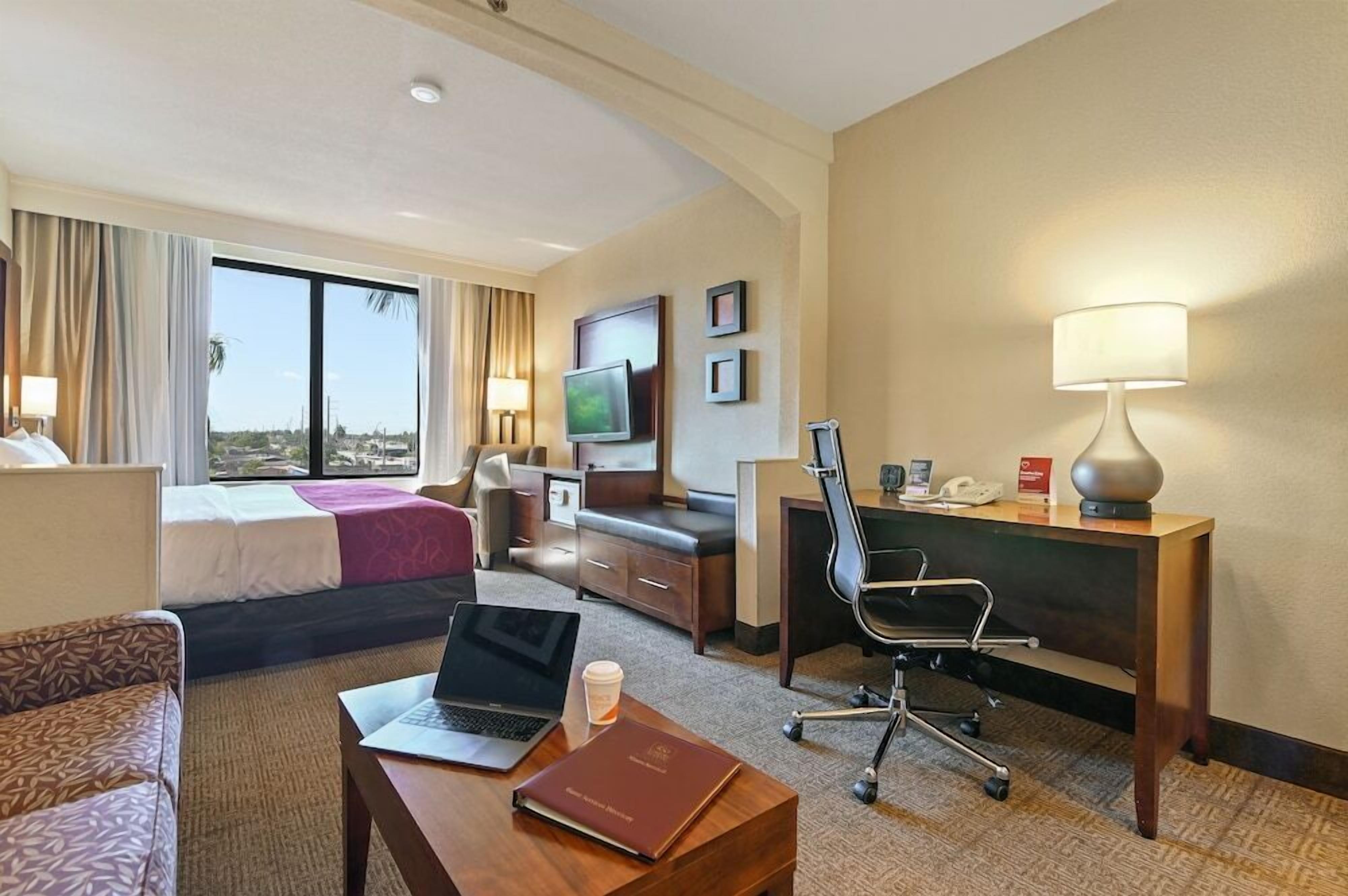 Laptop workspace, blackout drapes, iron/ironing board, free WiFi