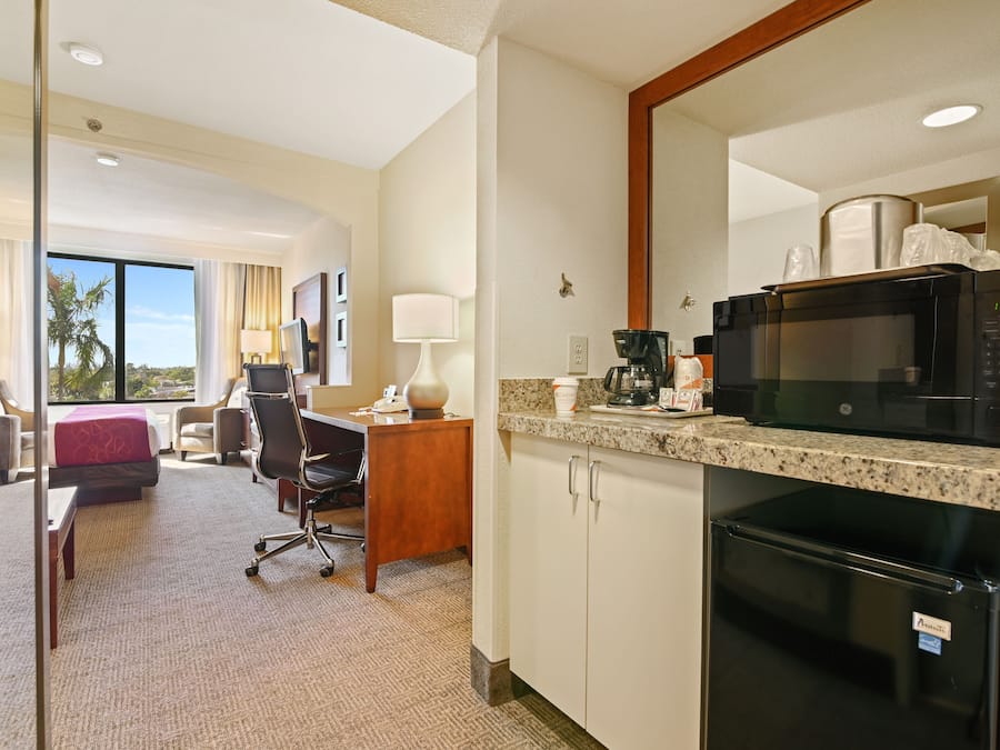 Laptop workspace, blackout curtains, iron/ironing board, free WiFi