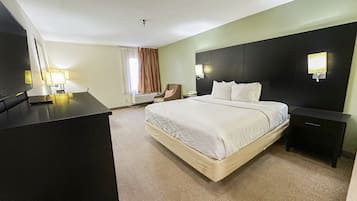 Room, 1 King Bed | 1 bedroom, premium bedding, desk, iron/ironing board