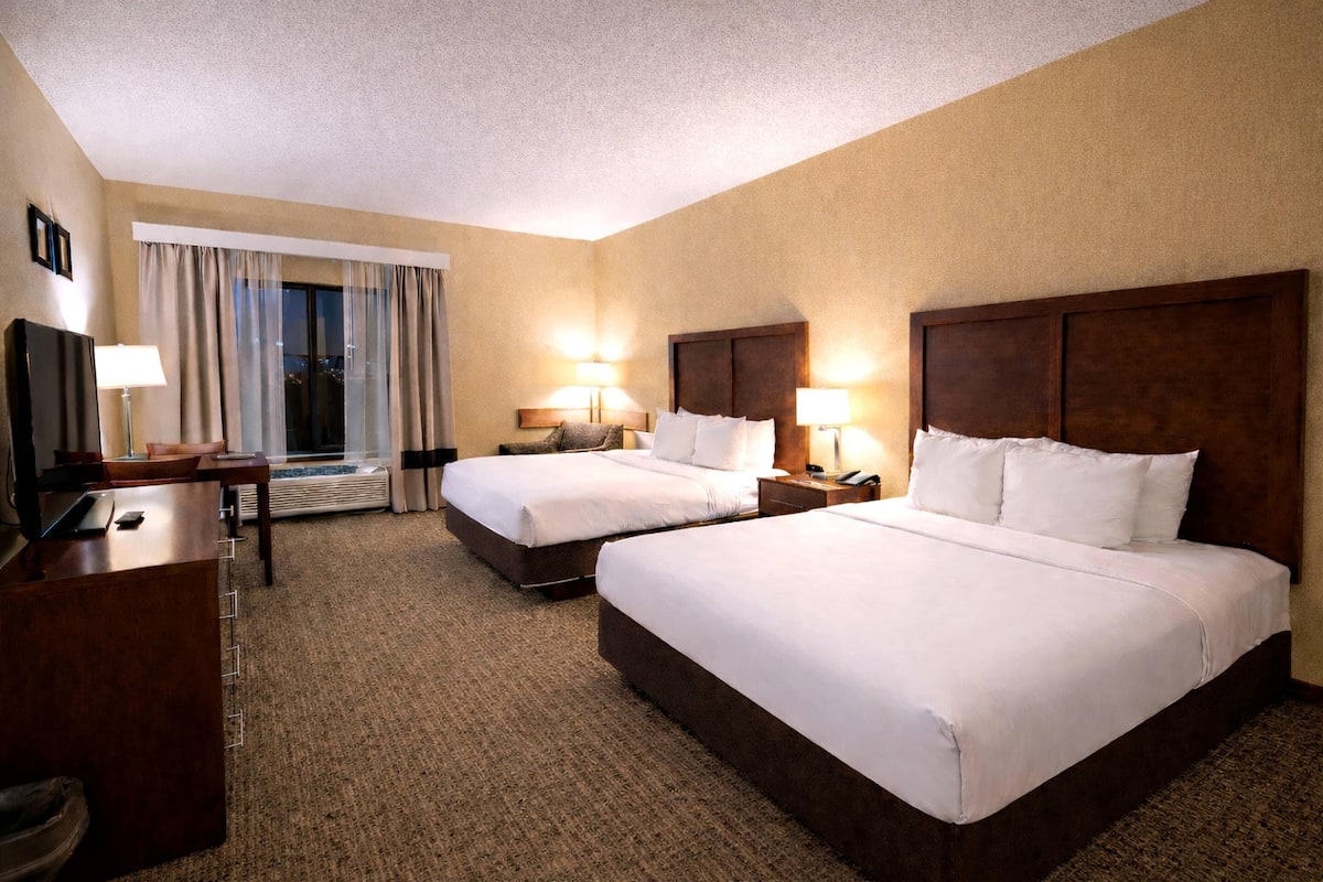 標準客房, 2 張加大雙人床, 非吸煙房 | 高級寢具、筆電工作空間、遮光布/窗簾、熨斗/熨衣板