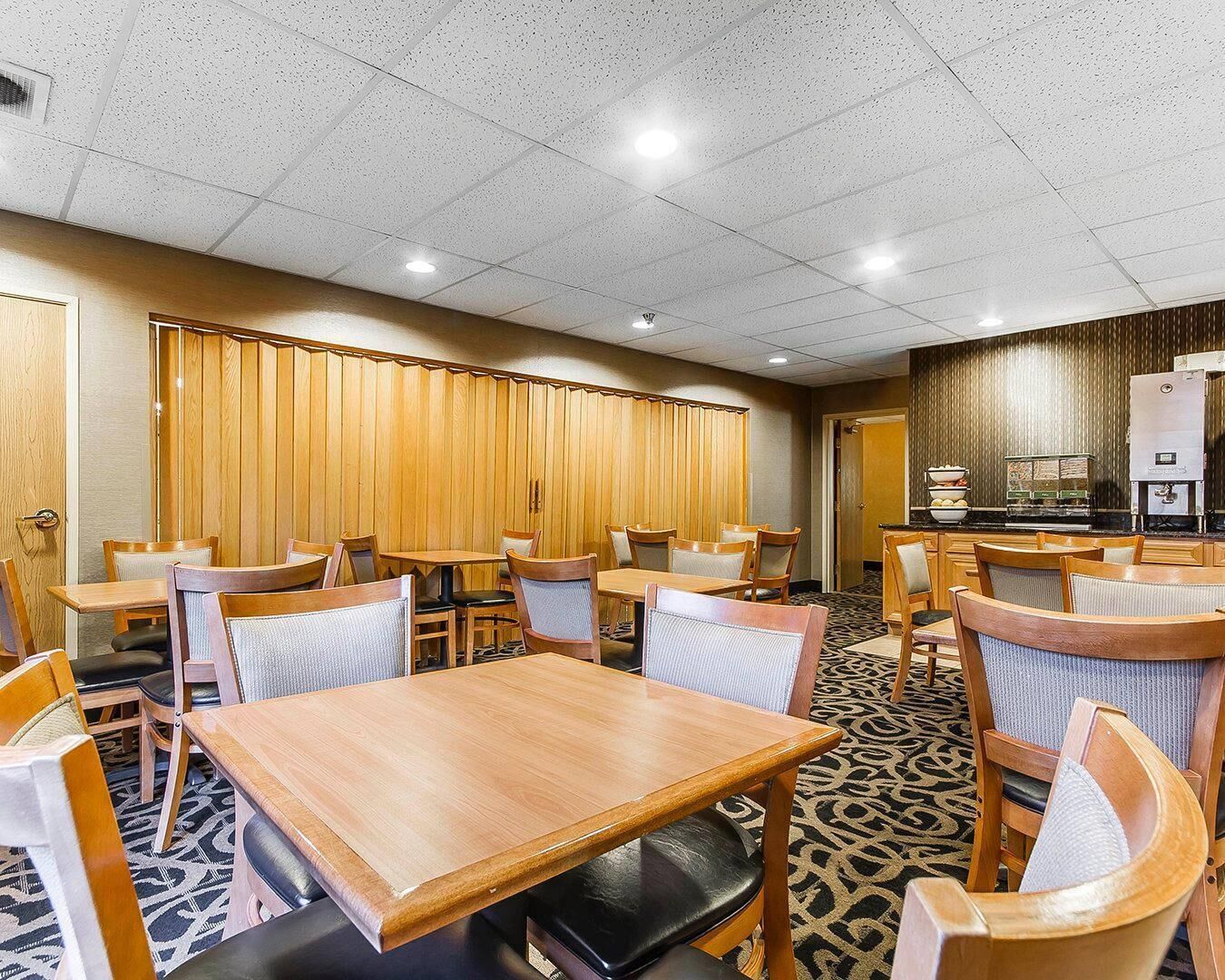 Café da manhã com buffet grátis todos os dias