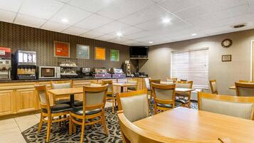 Sudah termasuk sarapan prasmanan setiap hari