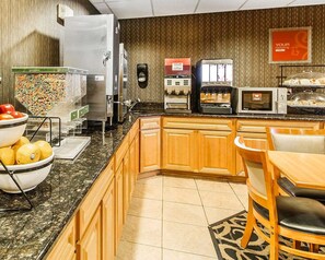 Café da manhã com buffet grátis todos os dias