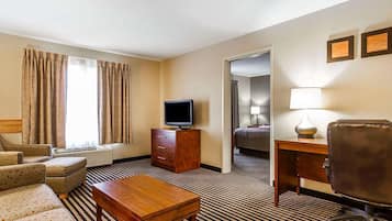 أغطية فراش متميزة ومساحة عمل للكمبيوتر المحمول وستائر تعتيم