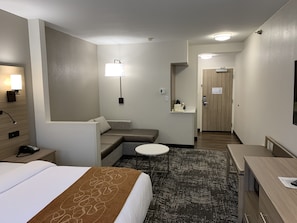 办公桌、遮光窗帘、熨斗/熨衣板、免费 WiFi