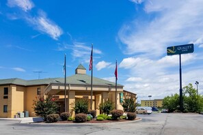 Exterior - Quality Inn Clinton - Knoxville North (Clinton)