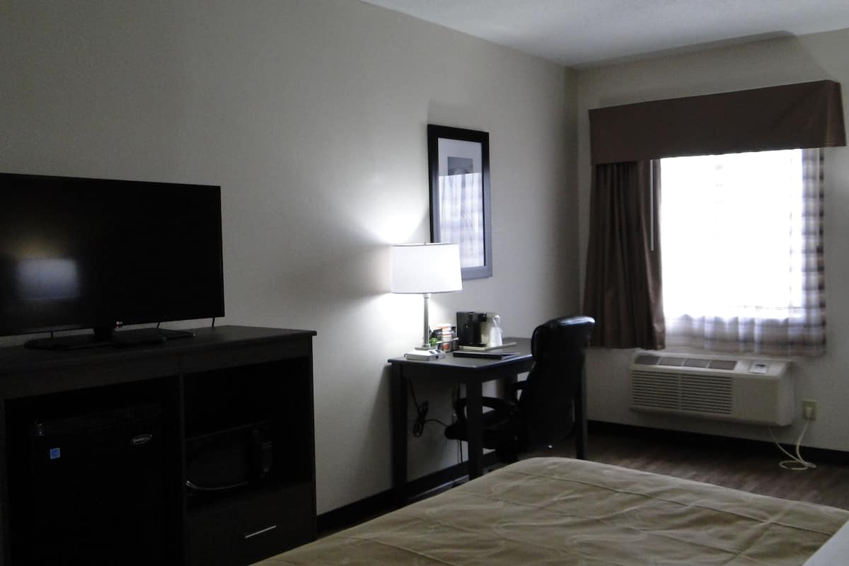 in-room safe, desk, iron/ironing board, free wifi