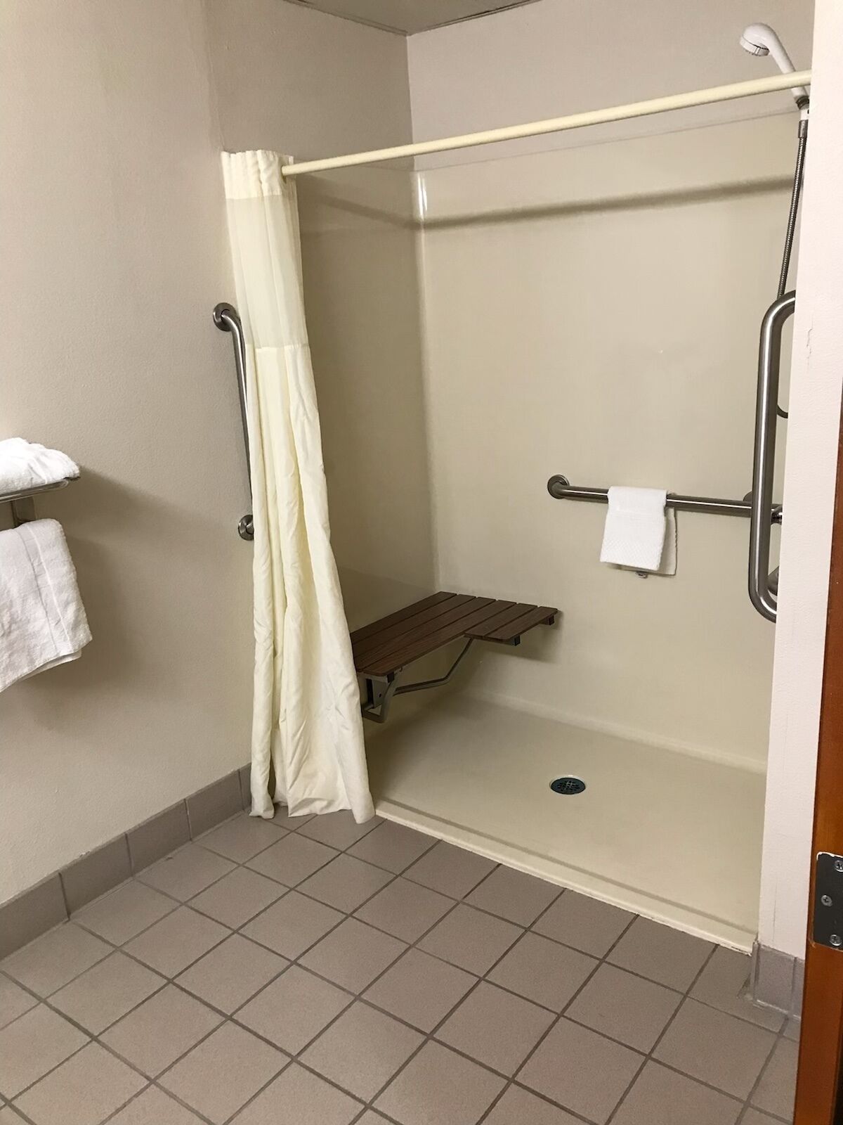 room, 1 king bed, accessible, non smoking | bathroom | combined shower/bathtub, hair dryer, towels