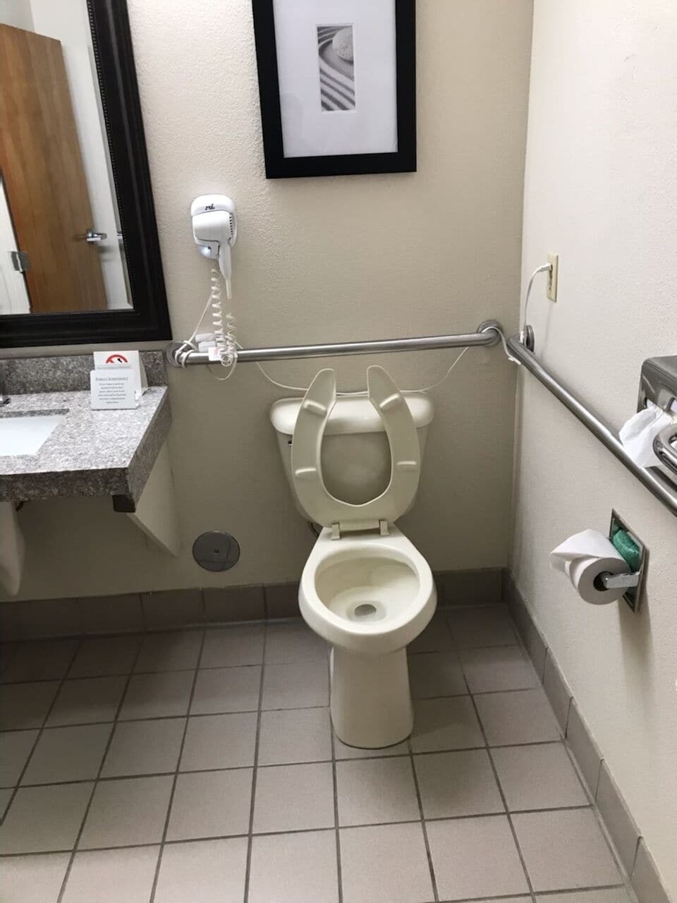 room, 1 king bed, accessible, non smoking | bathroom | combined shower/bathtub, hair dryer, towels