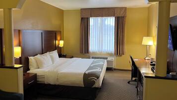 Camas Tempur-Pedic, escrivaninha, ferros/tábuas de passar roupa