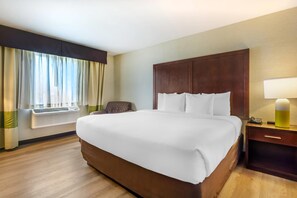 أغطية فراش متميزة ومكتب وستائر تعتيم ومكواة/لوح كي