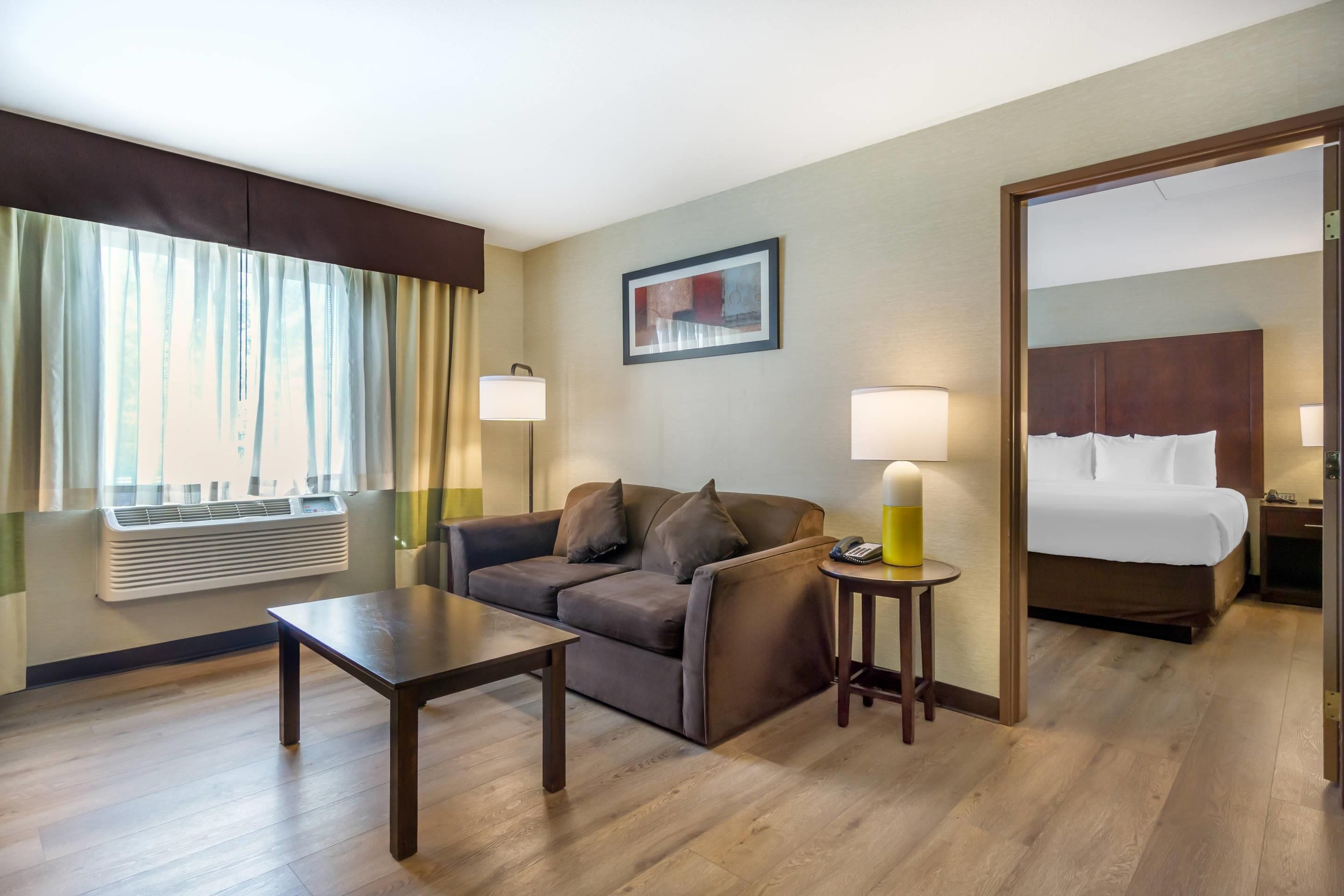 Ropa de cama de alta calidad, escritorio y cortinas blackout 