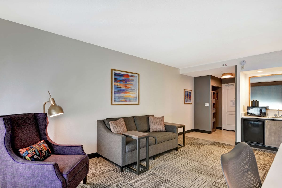 suite | down duvets, blackout curtains, iron/ironing board, cots/infant beds