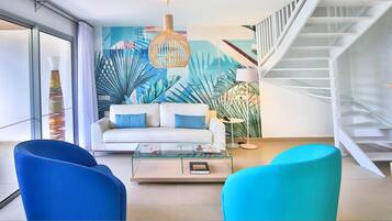 Superior Suite, Sea View | Living area