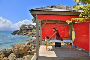 Outdoor treatment area, sauna, hot tub, steam room, Turkish bath/hammam