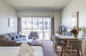 Studio Deluxe | Minibar, coffres-forts dans les chambres, bureau