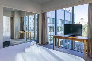 Deluxe-íbúð - 2 svefnherbergi - reyklaust | Míníbar, öryggishólf í herbergi, skrifborð, vinnuaðstaða fyrir fartölvur