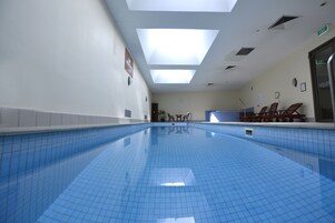 Indoor pool, pool loungers