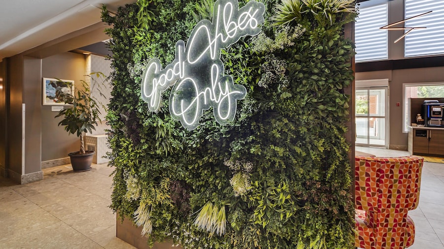 爱德蒙顿贝斯特韦斯特普拉斯酒店