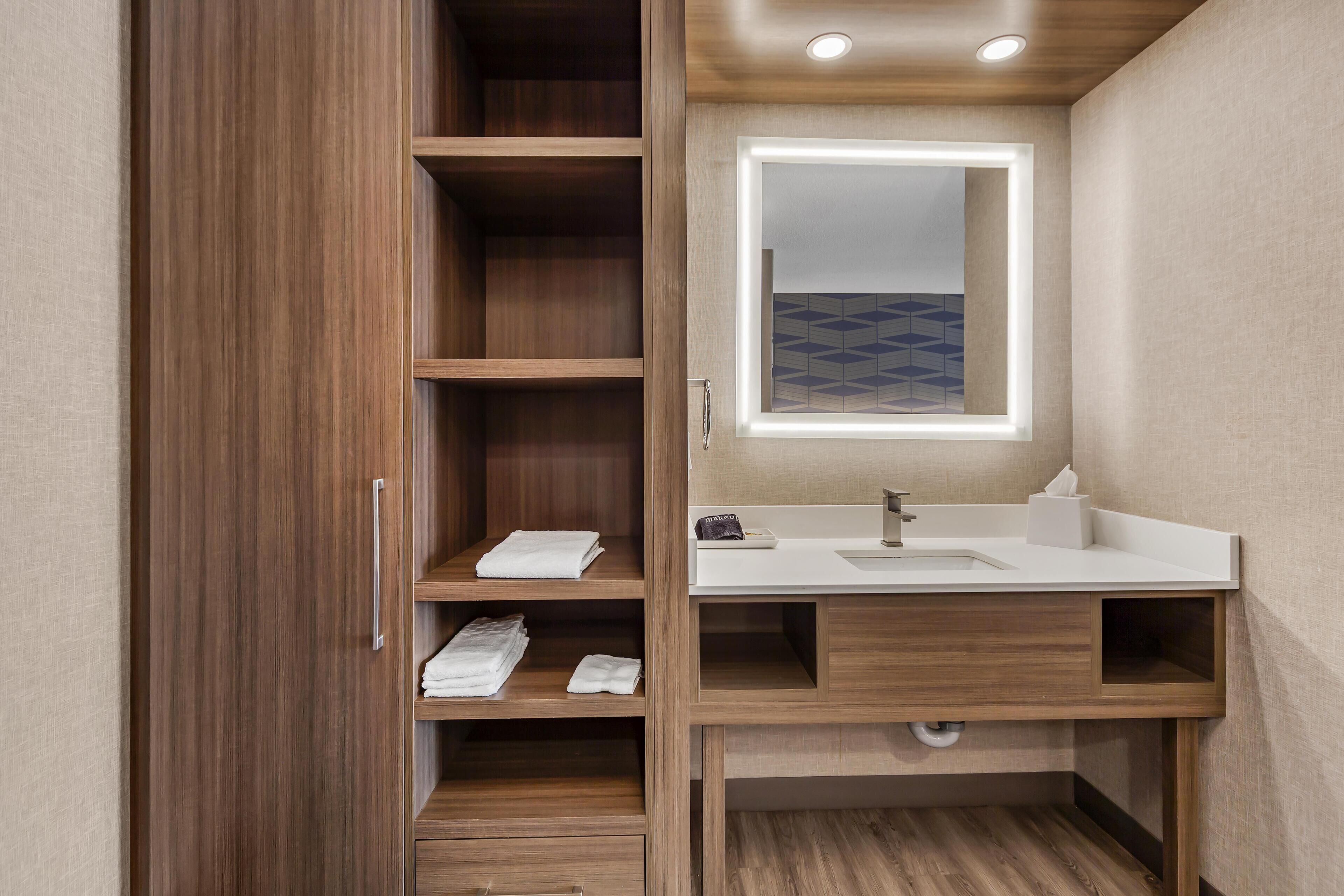 Photo - Best Western Plus West Edmonton