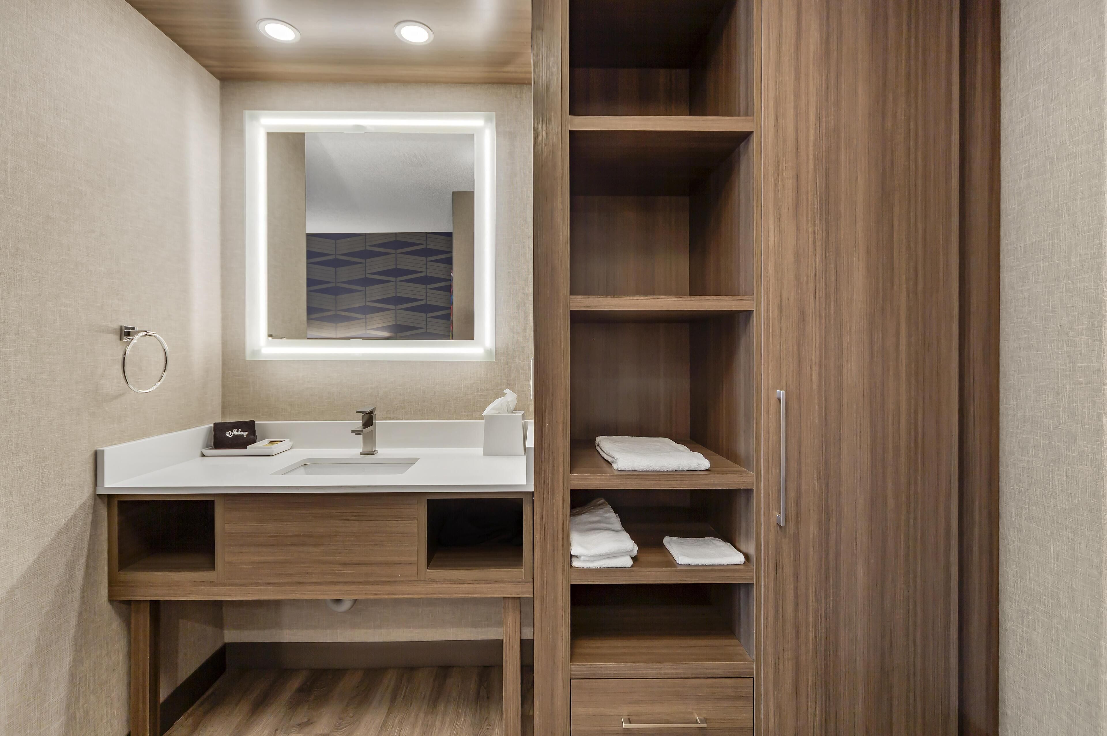 Photo - Best Western Plus West Edmonton