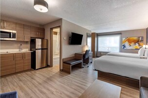 Junior Suite, 2 Queen Beds, Non Smoking, Kitchenette (with Sofabed) | Private kitchenette