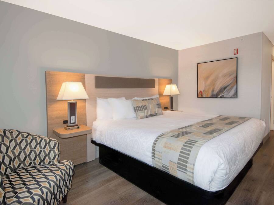 Room, 1 Katil Raja (King) (Coast King) | Meja, seterika/papan seterika, Wi-fi percuma, cadar katil