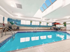 Una piscina cubierta