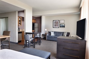 Studio, 1 King Bed with Sofa bed | Premium bedding, down comforters, Tempur-Pedic beds, in-room safe - Residence Inn by Marriott London Ontario (London)