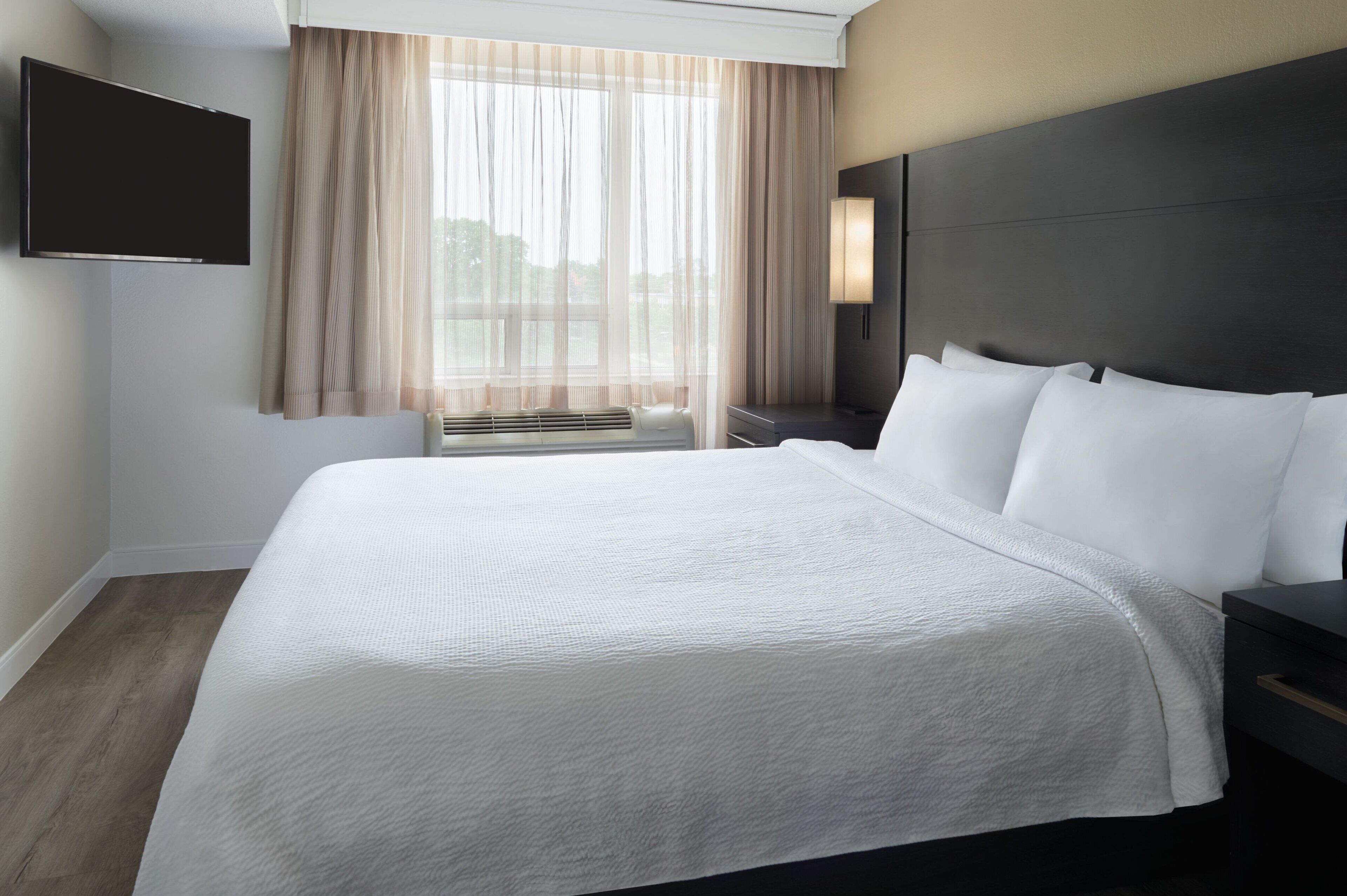 suite, 1 bedroom, non smoking | premium bedding, down duvets, tempur-pedic beds, in-room safe