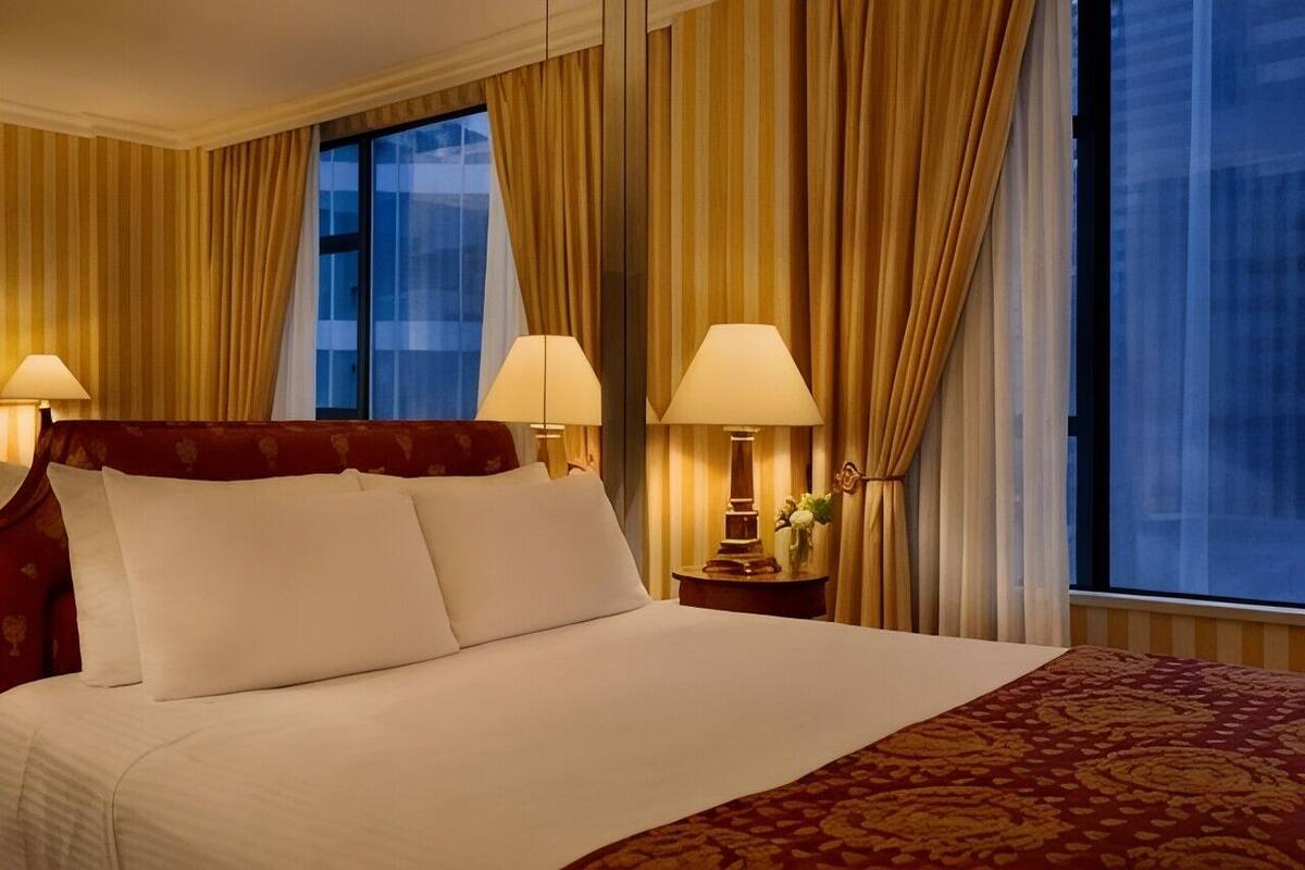 1 bedroom, Egyptian cotton sheets, premium bedding, down duvets