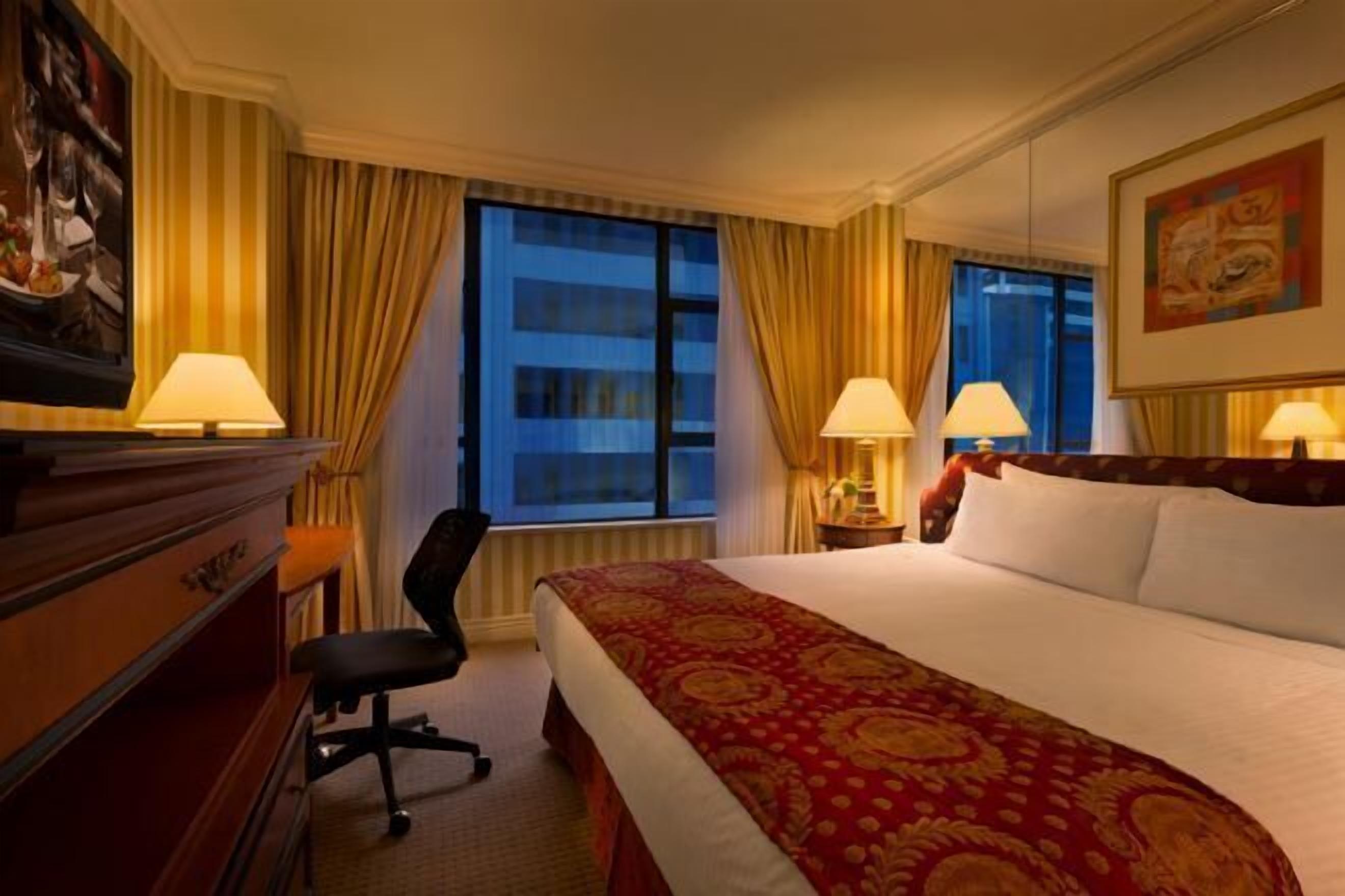 1 bedroom, Egyptian cotton sheets, premium bedding, down comforters