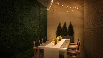 Lunch and dinner served, French cuisine