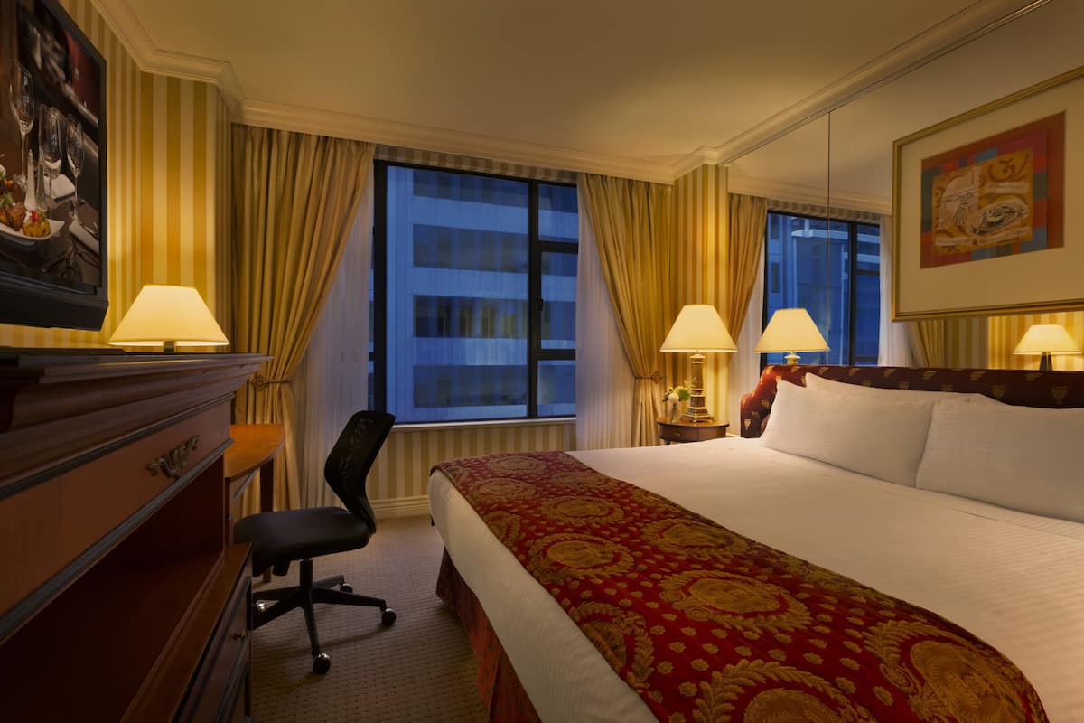 1 bedroom, Egyptian cotton sheets, premium bedding, down duvets
