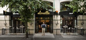 Dîner et souper servis sur place, cuisine française