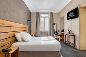 Superior Room | Minibar, desk, soundproofing, iron/ironing board