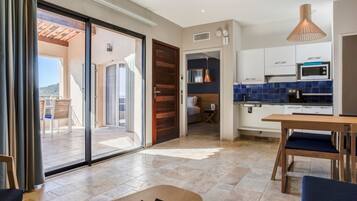 LÀgenhet Classic - 1 queensize-sÀng med bÀddsoffa | SÀngtillbehör av högsta kvalitet och vÀrdeförvaringsskÄp pÄ rummet