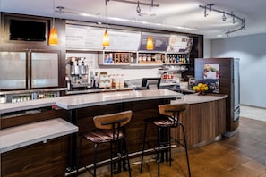 Breakfast and dinner served  - Courtyard by Marriott Denver Southwest/Lakewood (Lakewood)