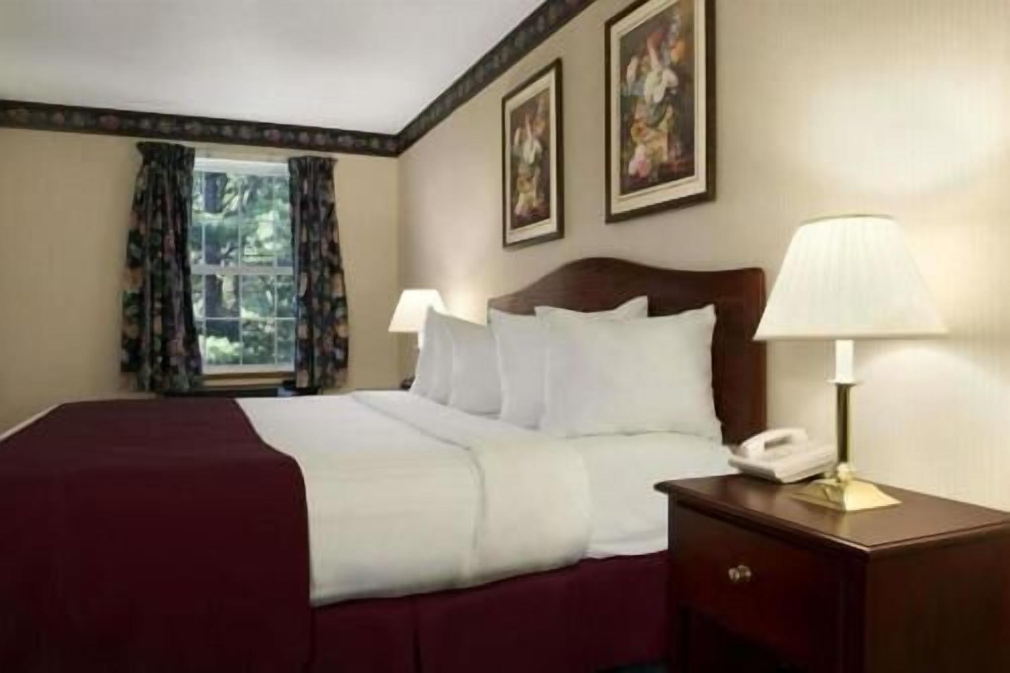 Desk, free cots/infant beds, rollaway beds, free WiFi