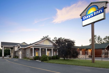 Exterior. Days Inn by Wyndham Grayling