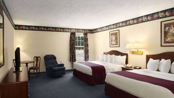 1 bedroom, desk, free cribs/infant beds, rollaway beds