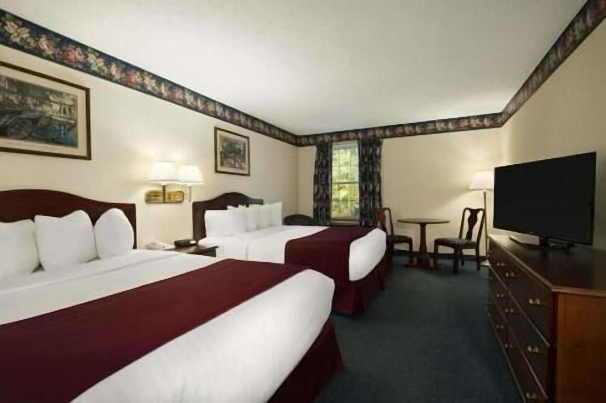 Desk, free cots/infant beds, rollaway beds, free WiFi
