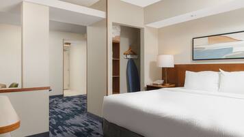 Roba de llit d'alta qualitat, escriptori i cortines opaques