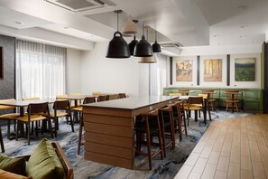 Desayuno continental incluido todos los días 