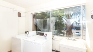 Laundry room - Sea Rock Inn Gardena (Los Angeles)