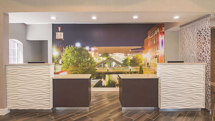 La Quinta Inn & Suites by Wyndham Oklahoma City - NW Expwy