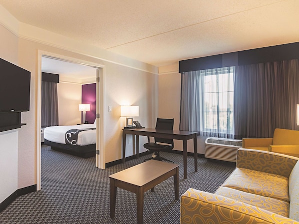 Deluxe Suite, 1 King Bed, Non Smoking, Courtyard View | Premium bedding, desk, blackout drapes, iron/ironing board
