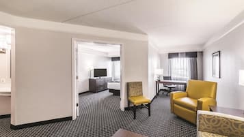 Deluxe Suite, 1 King Bed, Non Smoking (Executive) | Pillowtop beds, desk, laptop workspace, blackout drapes